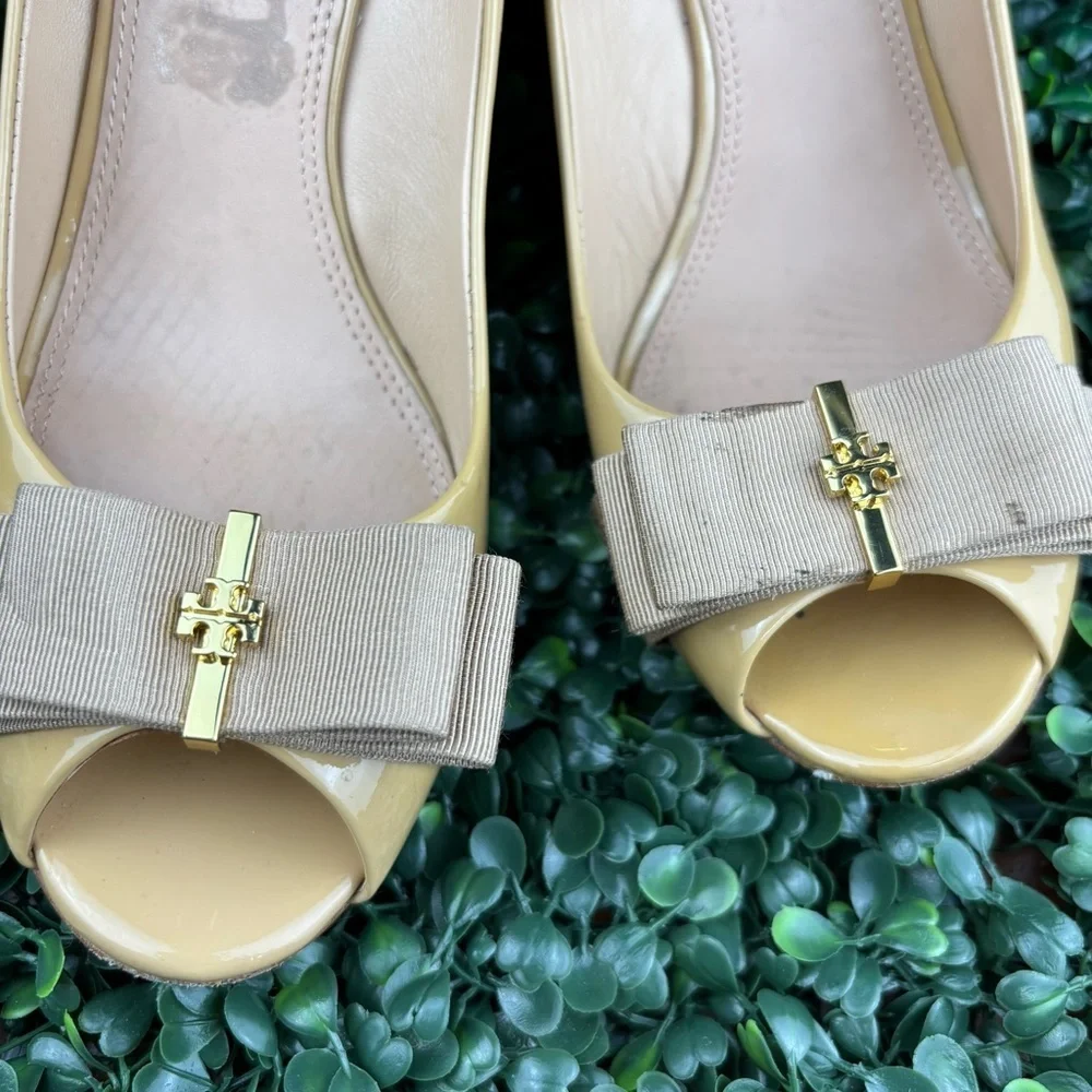 TORY BURCH TRUDY PEED-TOP WEDGE PUPMS PATENT LEATHER SIZE 9.5 Woman